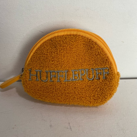 Universal Studios Harry Potter Hufflepuff Chenille Coin Purse Yellow & Grey EUC - Picture 2 of 6